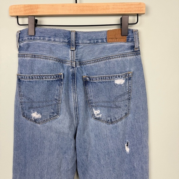 American Eagle Distressed Mom Jeans Light Wash Size 0 - Picture 5 of 8